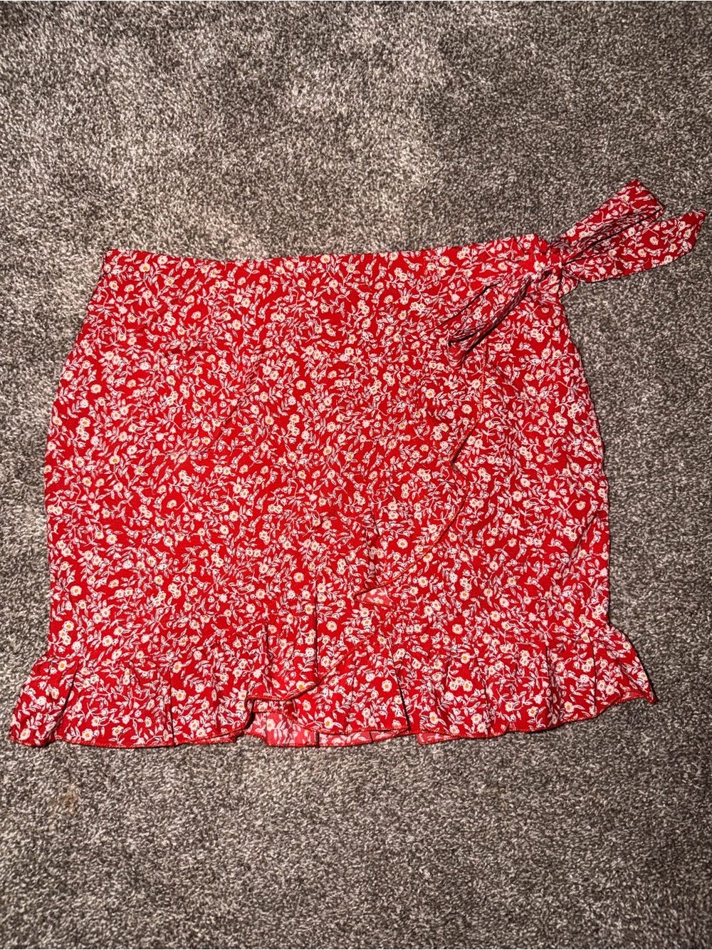 SHEIN Red Floral Tie-Waist Ruffle Hem Mini Skirt